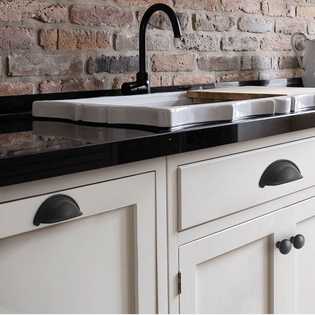 Shell Cabinet Handle Single-Hole with Electroplated Finish