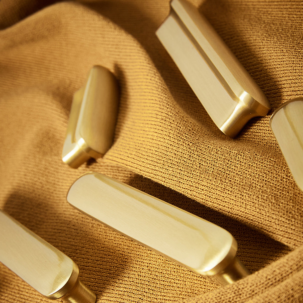 Metal Alloy Cabinet Handle with Brushed Finish