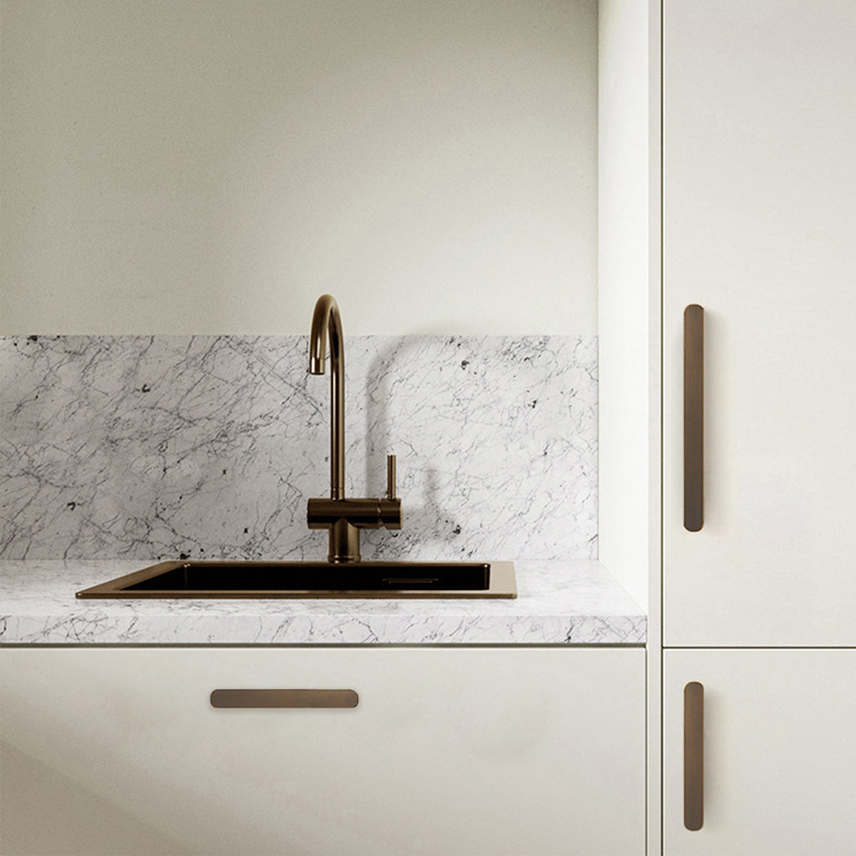 Oval Antique Brass Brass Cupboard & Cabinet Door Pull 35-46mm