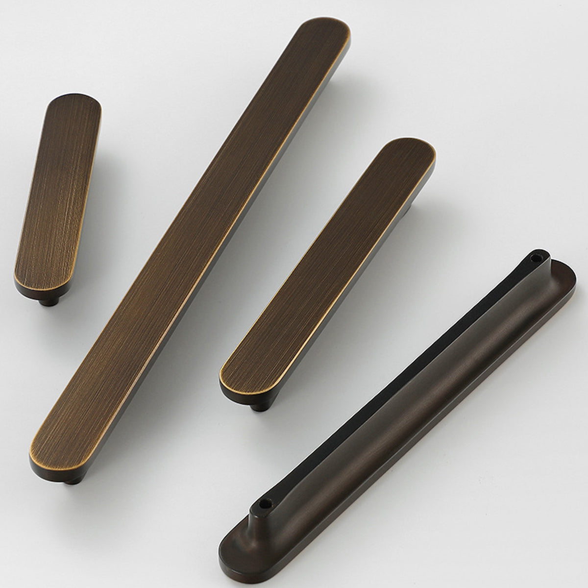 Oval Antique Brass Brass Cupboard & Cabinet Door Pull 35-46mm