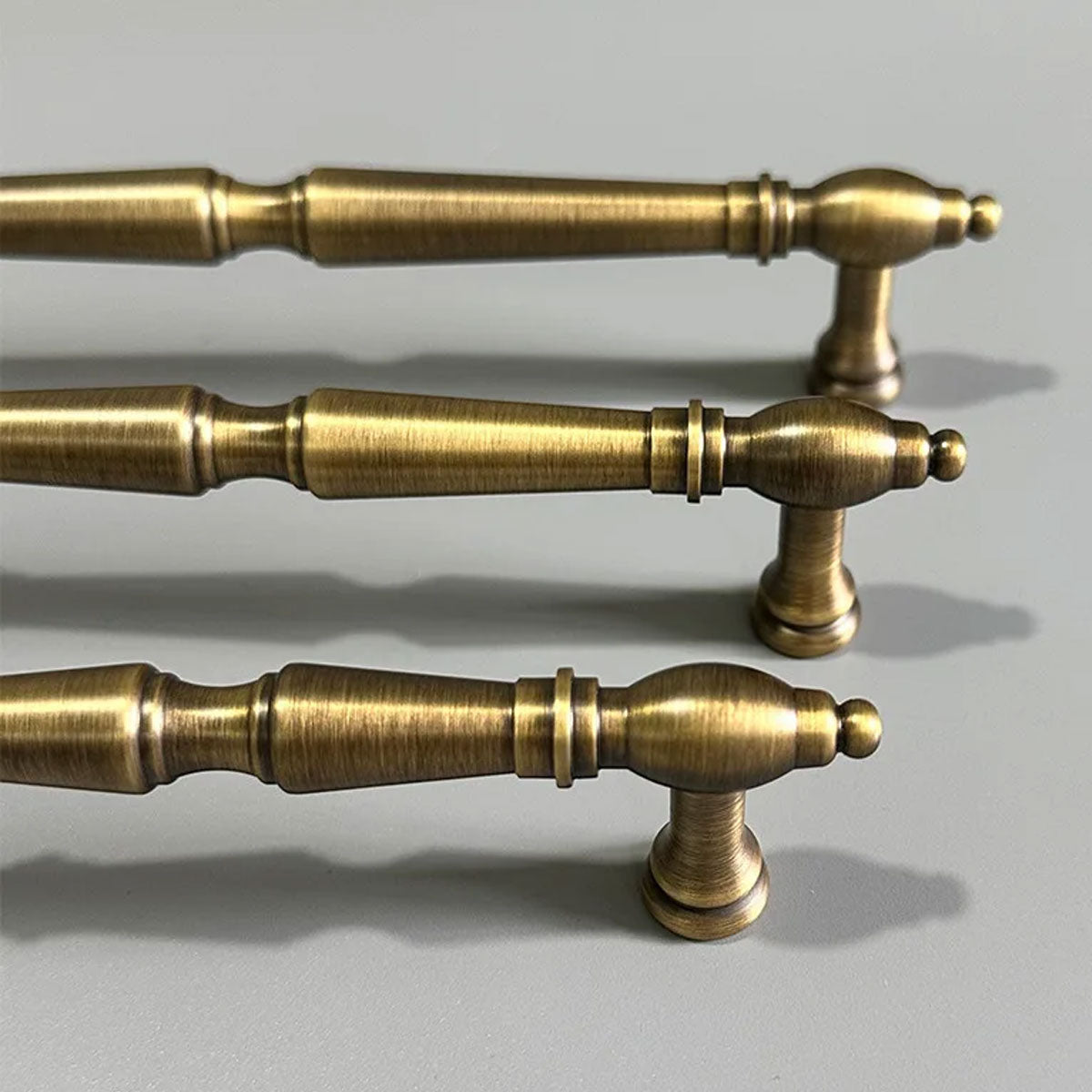 Antique Brass Cupboard & Cabinet Door Pull Handle & Knob