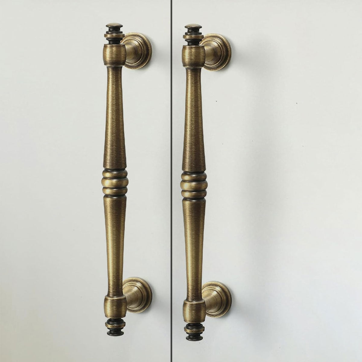 Antique Brass Handle with Single or 96–192mm Centers